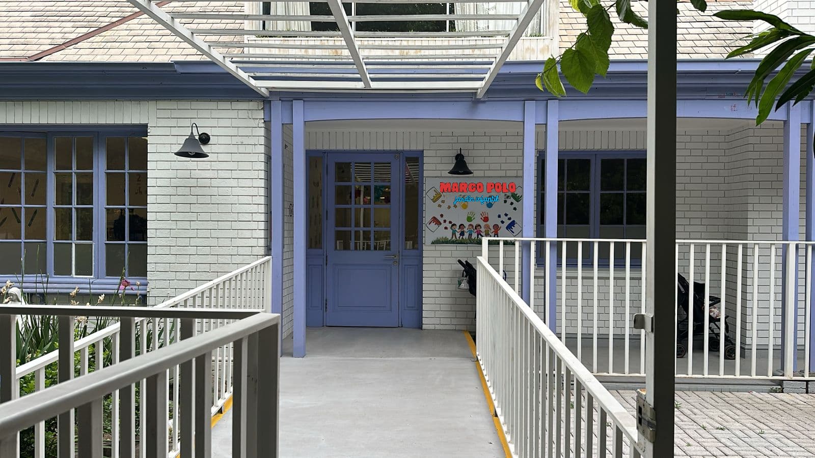 Fachada del Jardín Infantil Marco Polo en Diego de Deza 1205, Las Condes